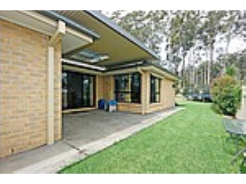 8 Batman Place, Sunshine Bay NSW 2536