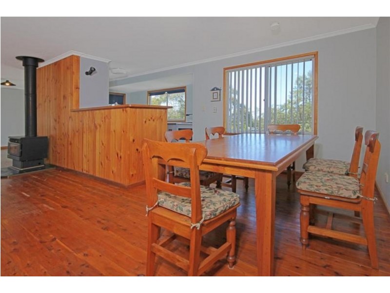 15 Forest Parade, Tomakin NSW 2537