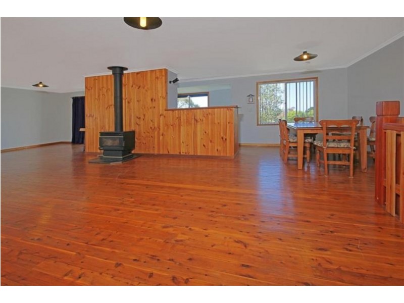 15 Forest Parade, Tomakin NSW 2537