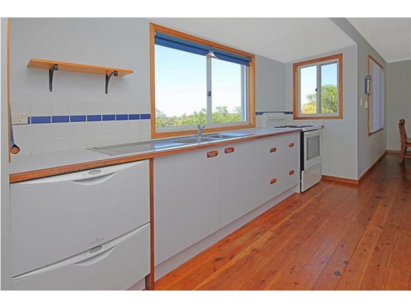 15 Forest Parade, Tomakin NSW 2537