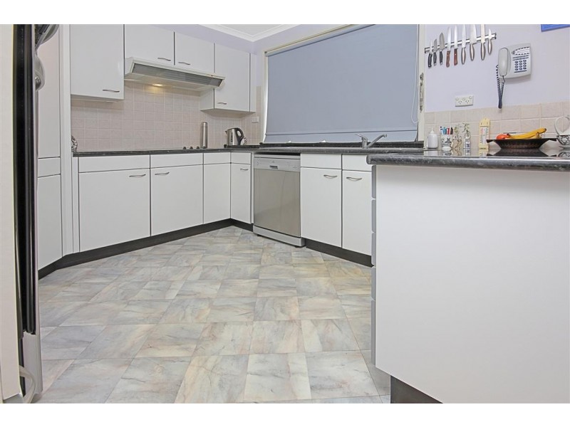 2/74 Eric Fenning Drive, Surf Beach NSW 2536