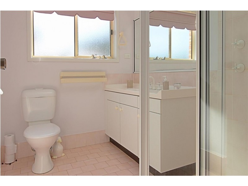 2/74 Eric Fenning Drive, Surf Beach NSW 2536