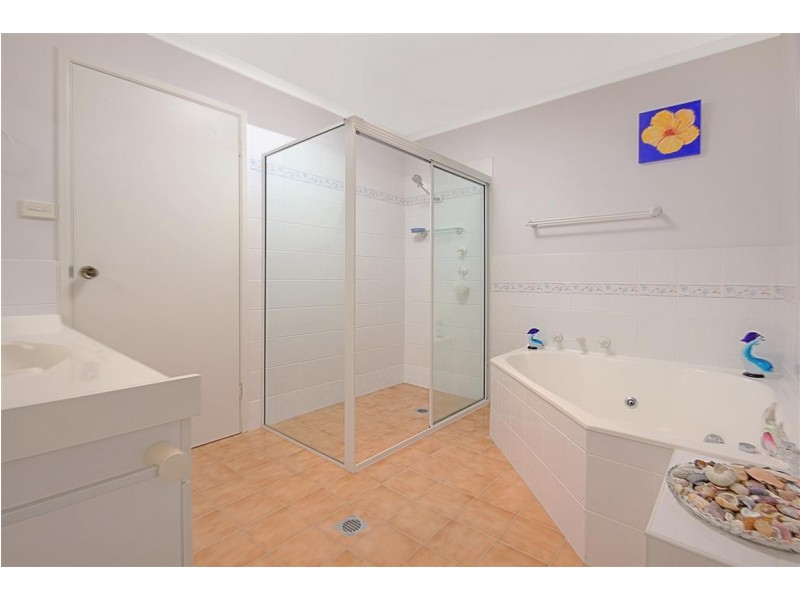 2/74 Eric Fenning Drive, Surf Beach NSW 2536