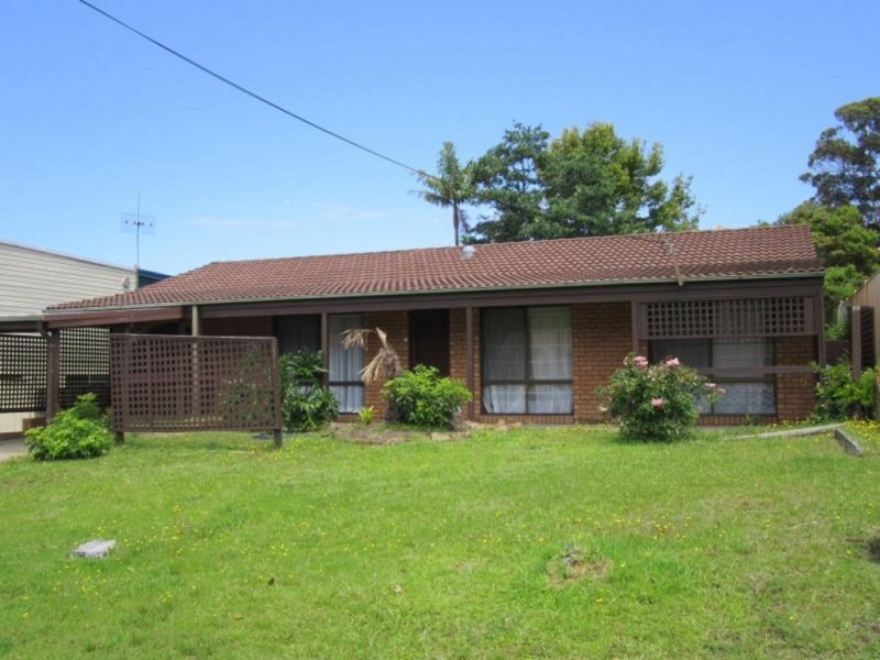 8 Cook Avenue, Surf Beach NSW 2536