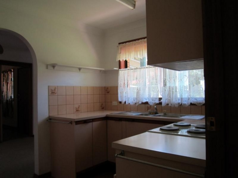 8 Cook Avenue, Surf Beach NSW 2536