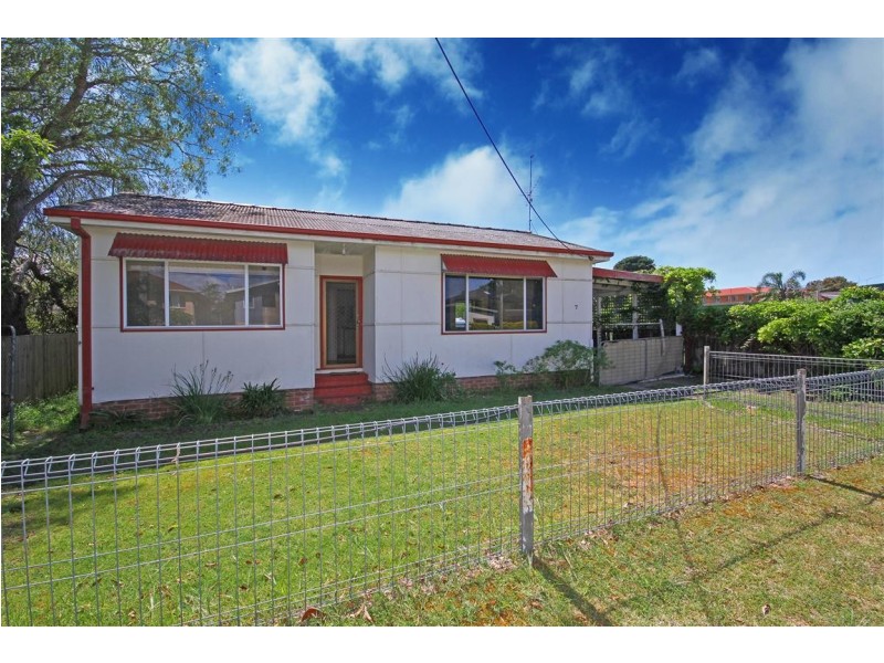 7 Golf Links Drive, Batemans Bay NSW 2536