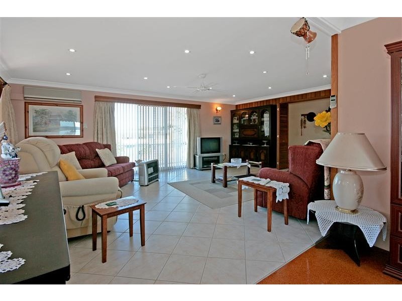 17 Wattle Crescent, Batehaven NSW 2536