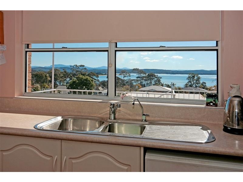 17 Wattle Crescent, Batehaven NSW 2536