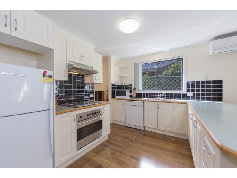 2/27 Explorers Way, Surf Beach NSW 2536