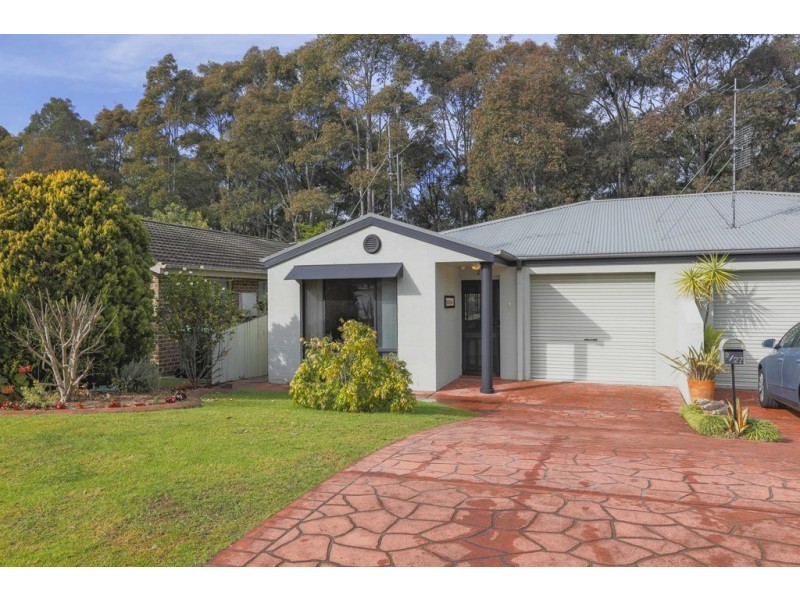 2/27 Explorers Way, Surf Beach NSW 2536