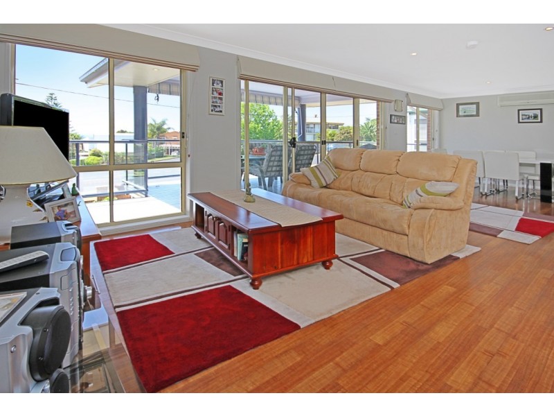 8B Ocean Road, Batehaven NSW 2536