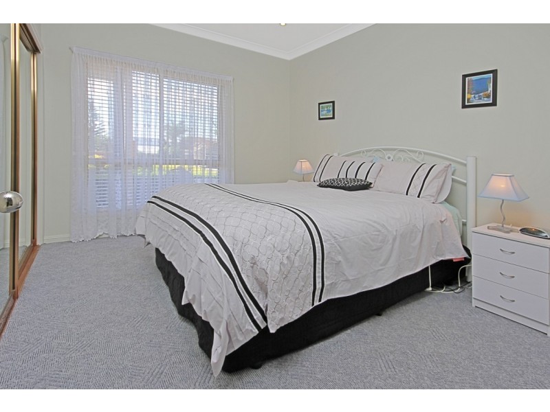 8B Ocean Road, Batehaven NSW 2536