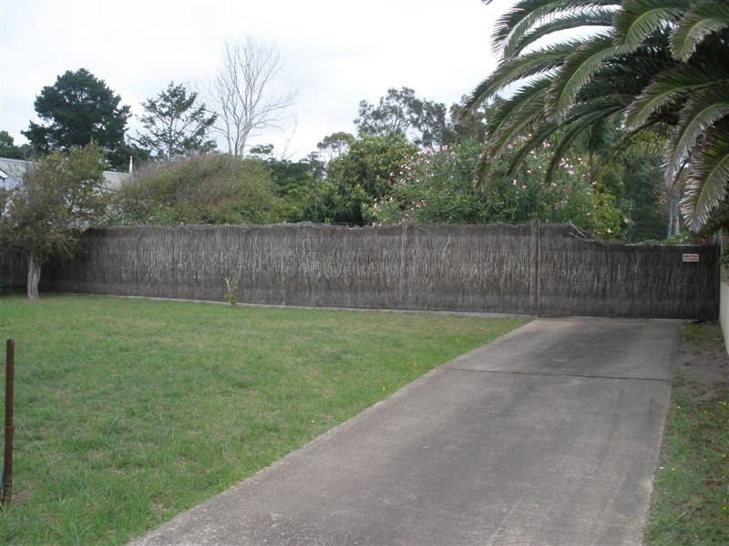 390 Beach Road, Batehaven NSW 2536