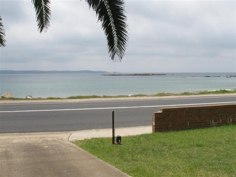 390 Beach Road, Batehaven NSW 2536