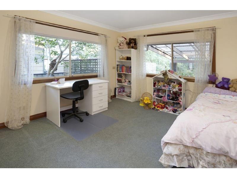 17 Connells Close, Mossy Point NSW 2537