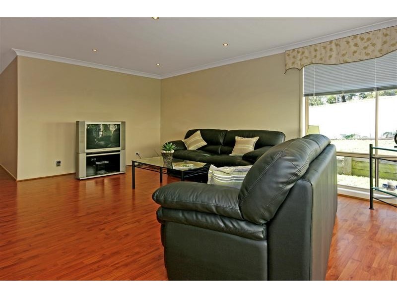 3 Stuart Place, Sunshine Bay NSW 2536