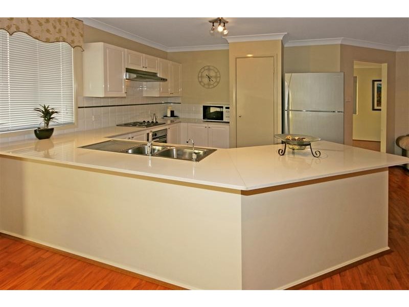 3 Stuart Place, Sunshine Bay NSW 2536