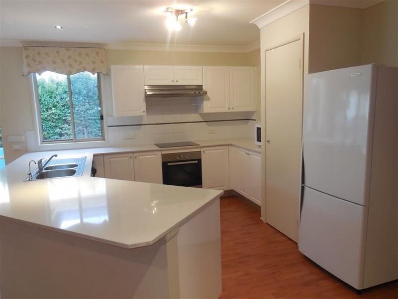 3 Stuart Place, Sunshine Bay NSW 2536