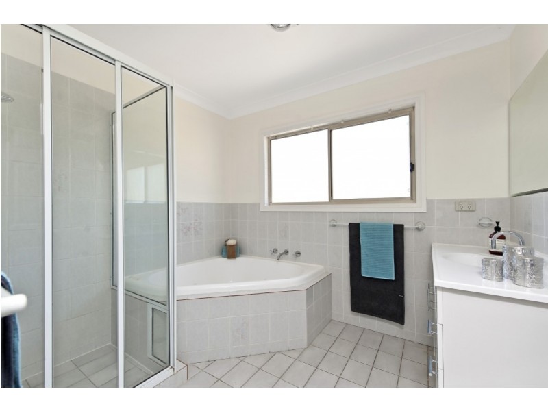 1/4 Lisa Place, Sunshine Bay NSW 2536