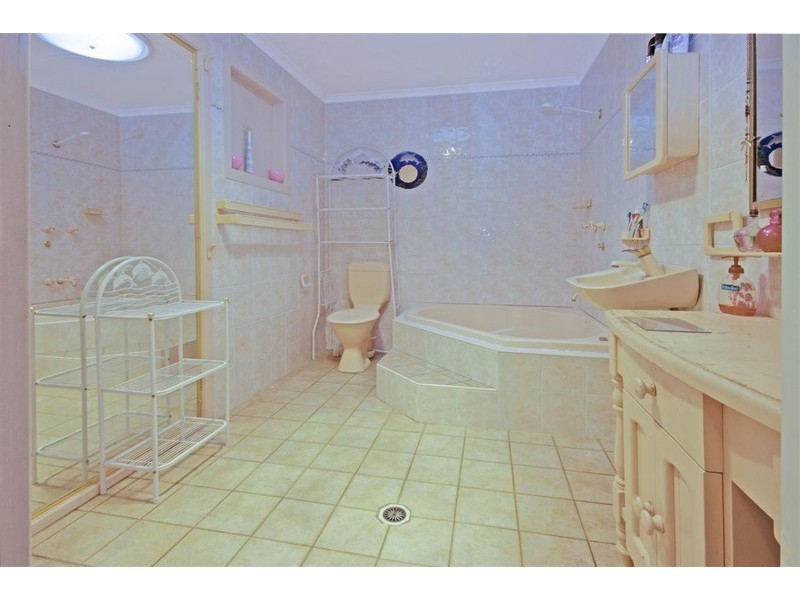 25 Flinders Way, Surf Beach NSW 2536