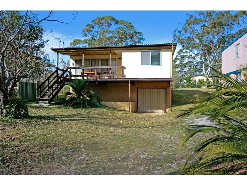 18 Boomerang Crescent, South Durras NSW 2536