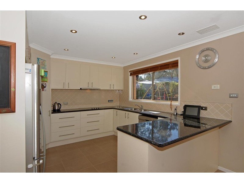 4 Hartog Place, Sunshine Bay NSW 2536