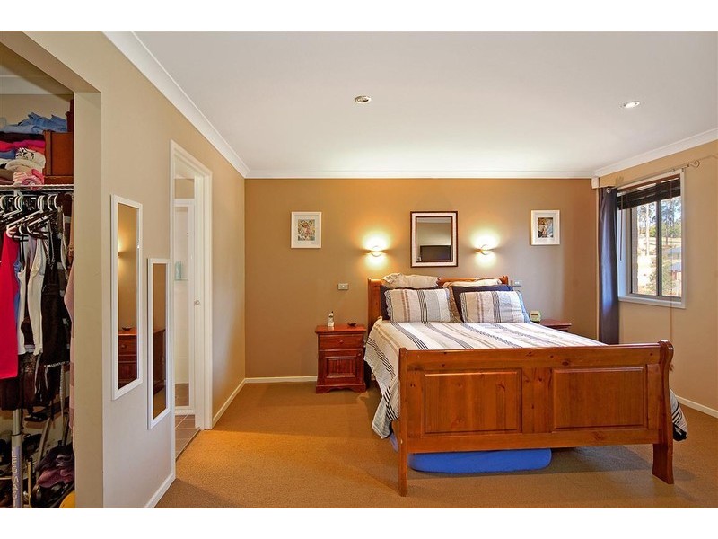 4 Hartog Place, Sunshine Bay NSW 2536