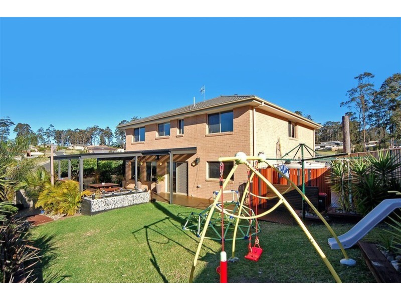 4 Hartog Place, Sunshine Bay NSW 2536