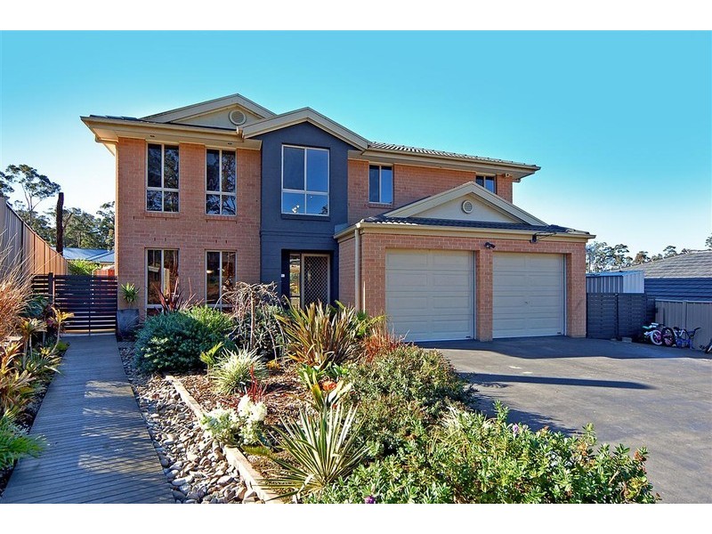 4 Hartog Place, Sunshine Bay NSW 2536