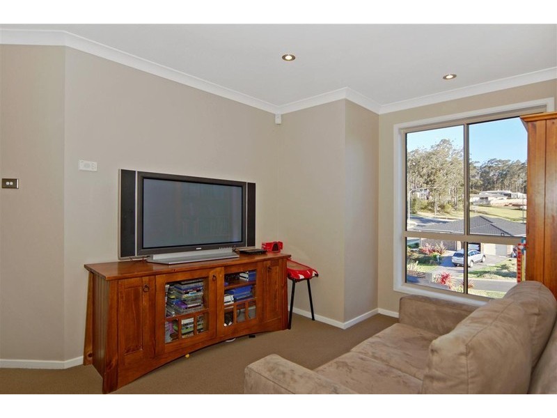 4 Hartog Place, Sunshine Bay NSW 2536