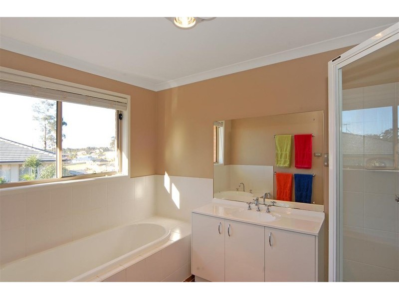 4 Hartog Place, Sunshine Bay NSW 2536