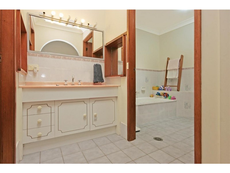 28 Candlagan Drive, Broulee NSW 2537