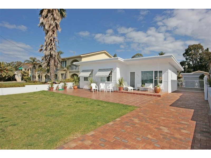 382 Beach Rd, Batehaven NSW 2536