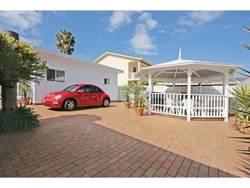 382 Beach Rd, Batehaven NSW 2536