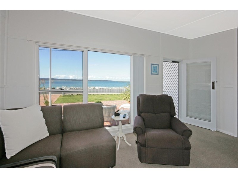 382 Beach Rd, Batehaven NSW 2536
