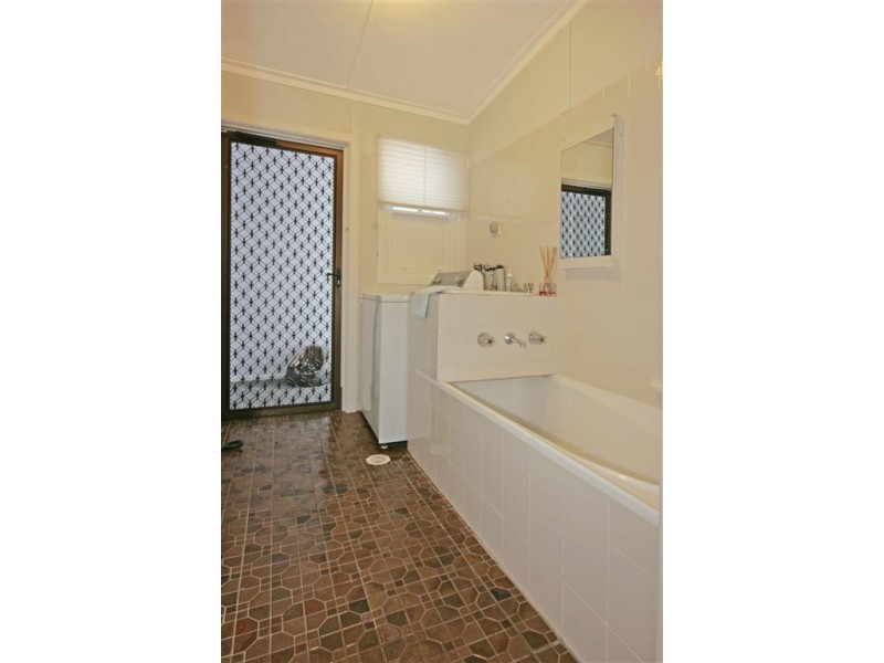 382 Beach Rd, Batehaven NSW 2536