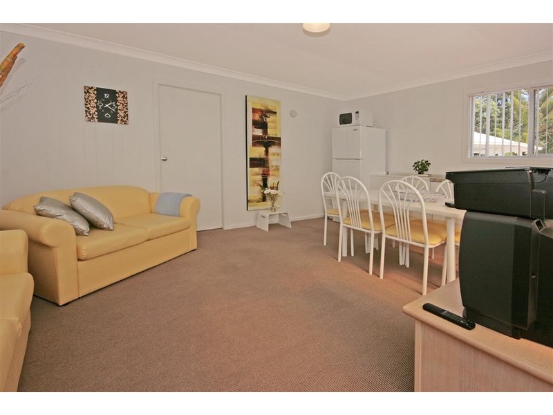 382 Beach Rd, Batehaven NSW 2536