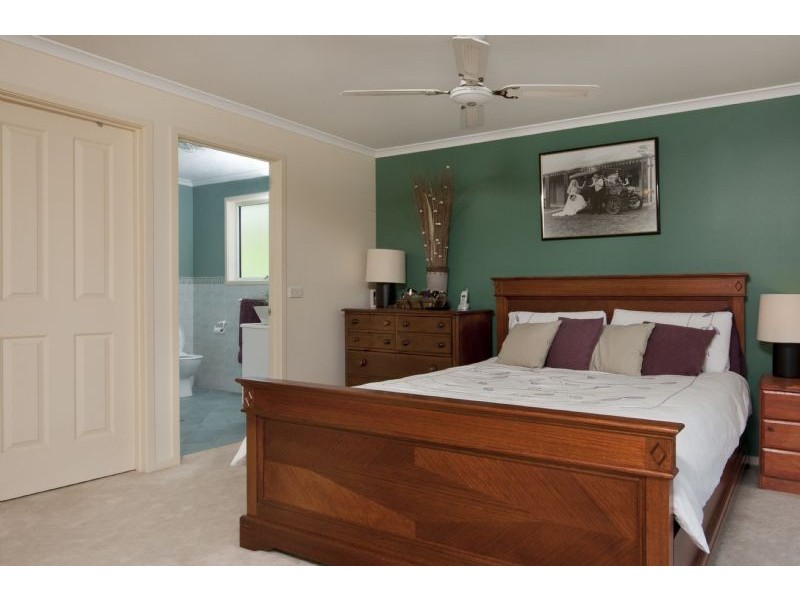 33 McBride Close, Malua Bay NSW 2536