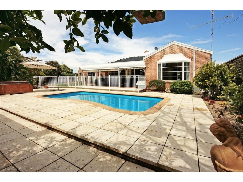 12 Willow Court, Maloneys Beach NSW 2536