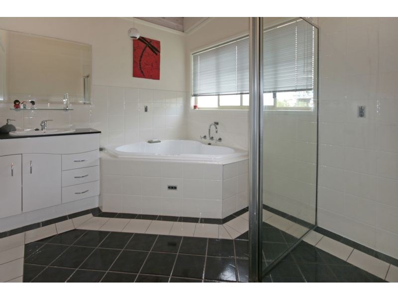 19 Forest Parade, Tomakin NSW 2537