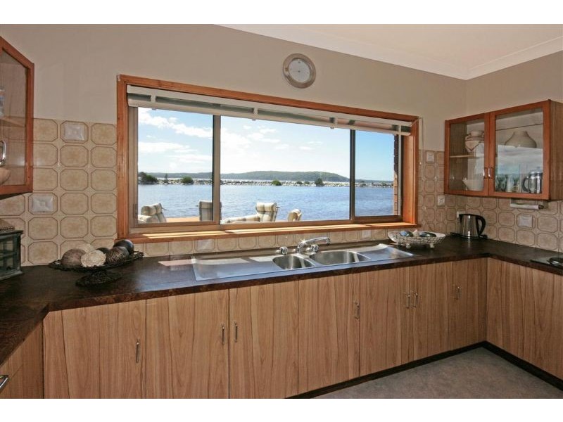 33 Beach Road, Batemans Bay NSW 2536