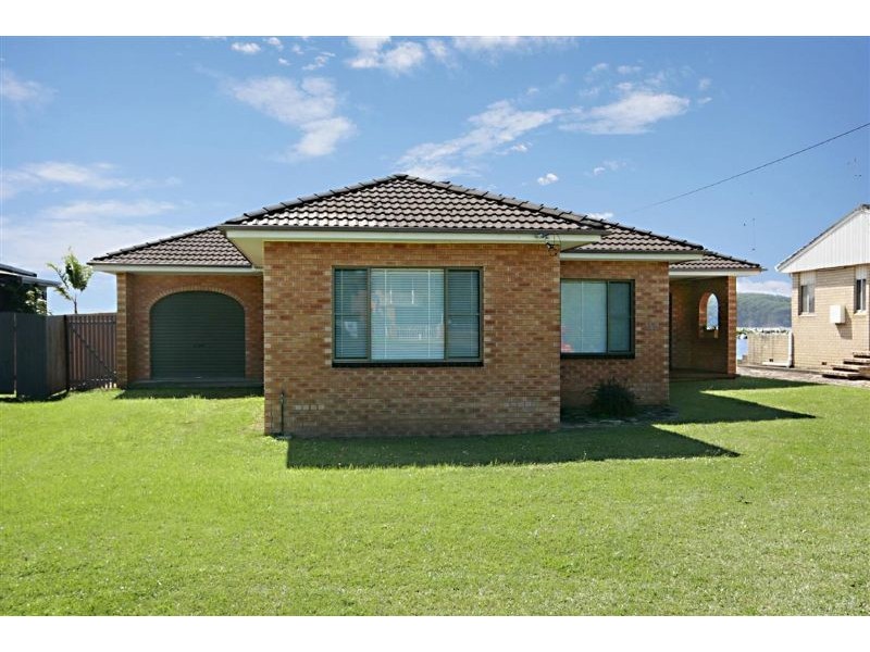33 Beach Road, Batemans Bay NSW 2536