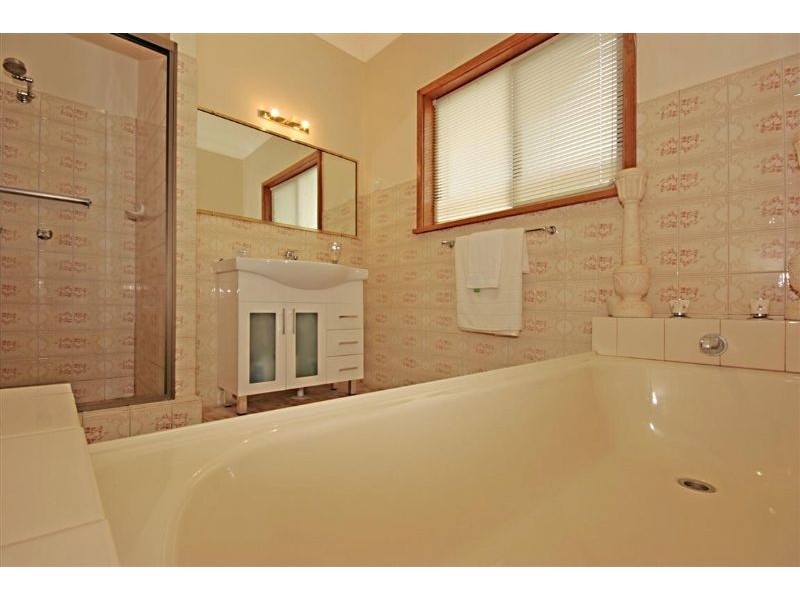 33 Beach Road, Batemans Bay NSW 2536