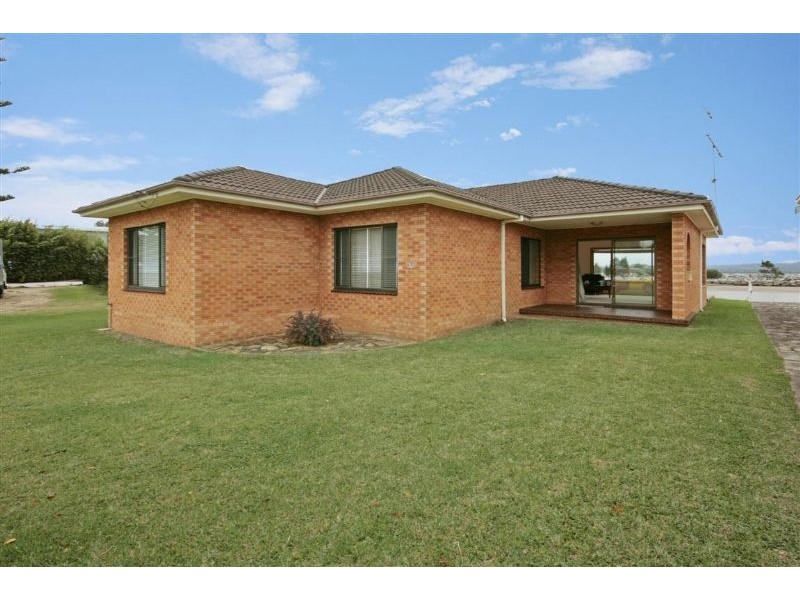33 Beach Road, Batemans Bay NSW 2536