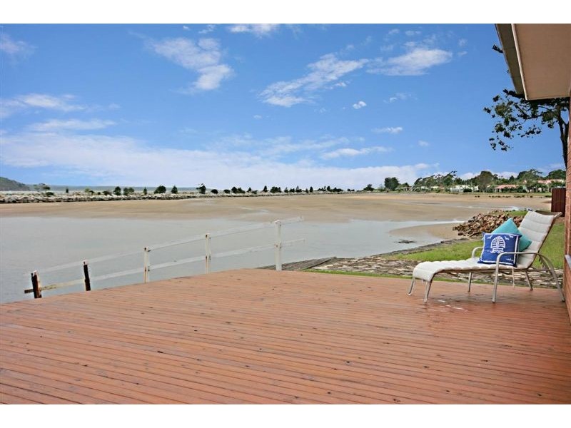 33 Beach Road, Batemans Bay NSW 2536