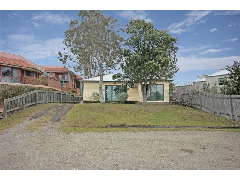 210 Beach Rd, Batehaven NSW 2536