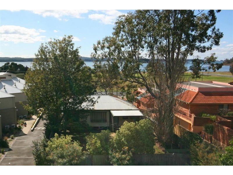 210 Beach Rd, Batehaven NSW 2536