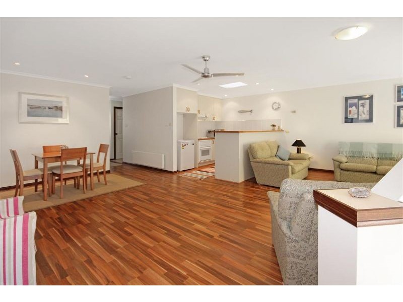 2/2-4 Newth Place, Surf Beach NSW 2536