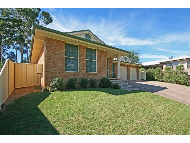 11 Canning Crescent, Sunshine Bay NSW 2536