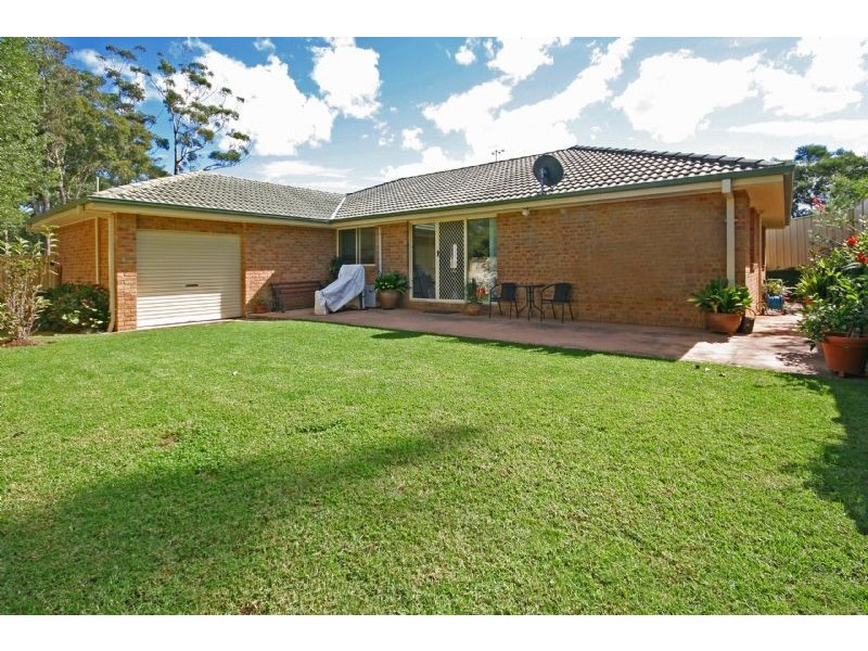 11 Canning Crescent, Sunshine Bay NSW 2536